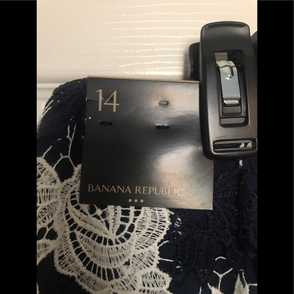 Banana Republic Lace Skirt - Picture 5 of 8